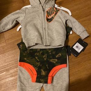 Nike infant baby 3-piece outfit 3 months